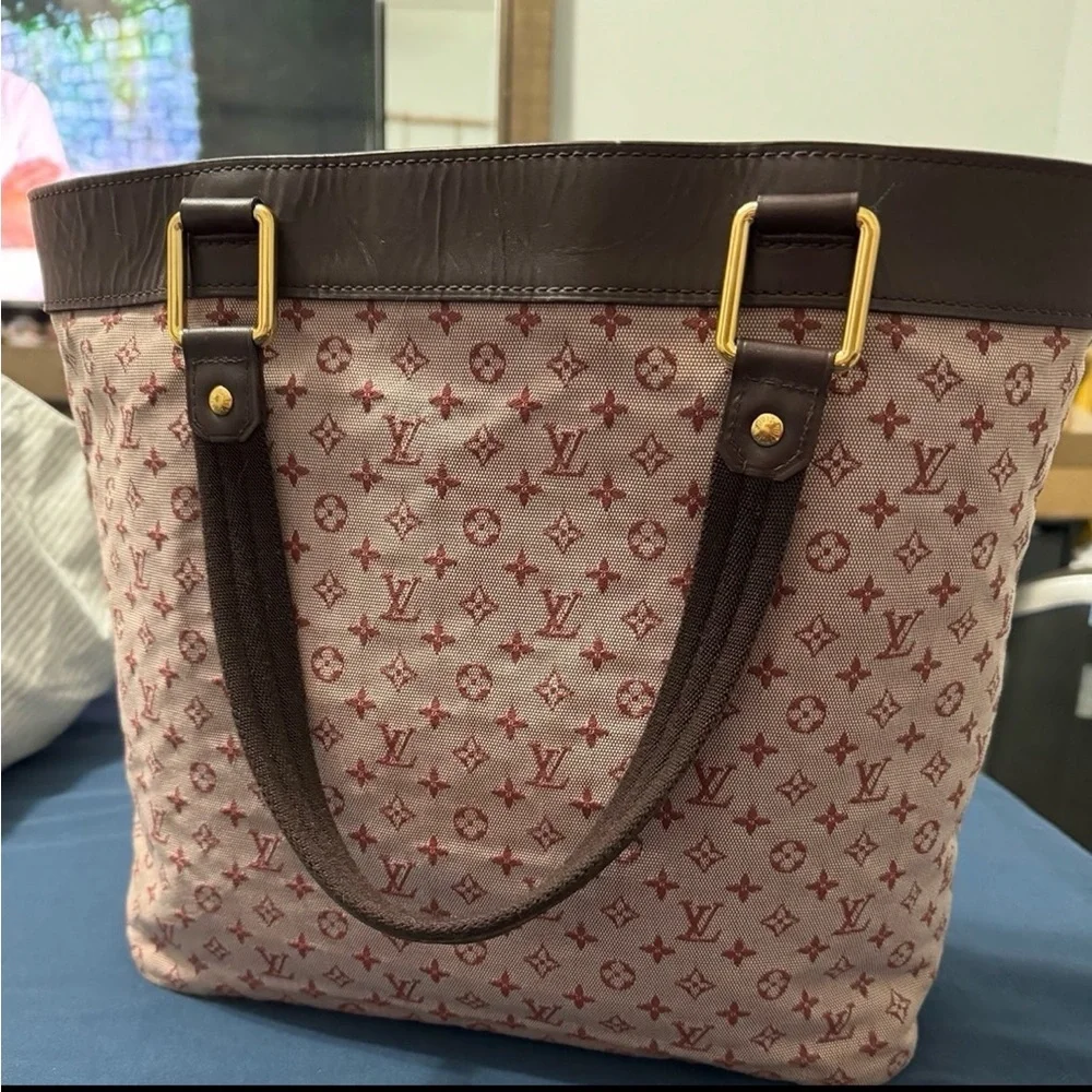 Certified Authentic Louis Vuitton Tote